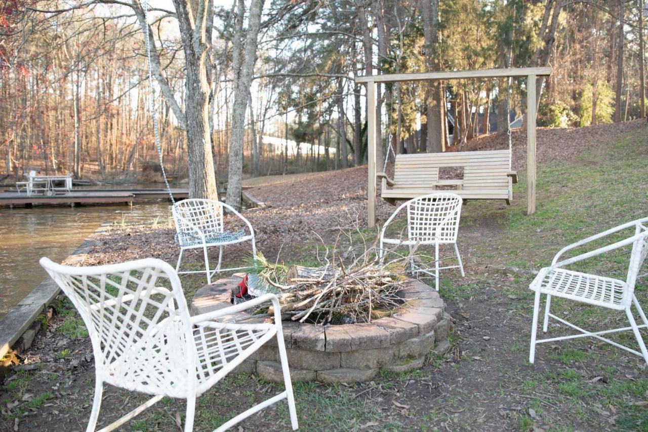 Lakefront Cottage With Private Hot Tub! Buckhead Exterior photo