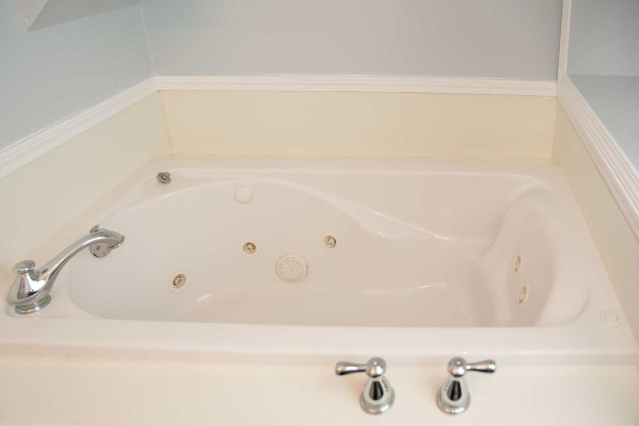 Lakefront Cottage With Private Hot Tub! Buckhead Exterior photo
