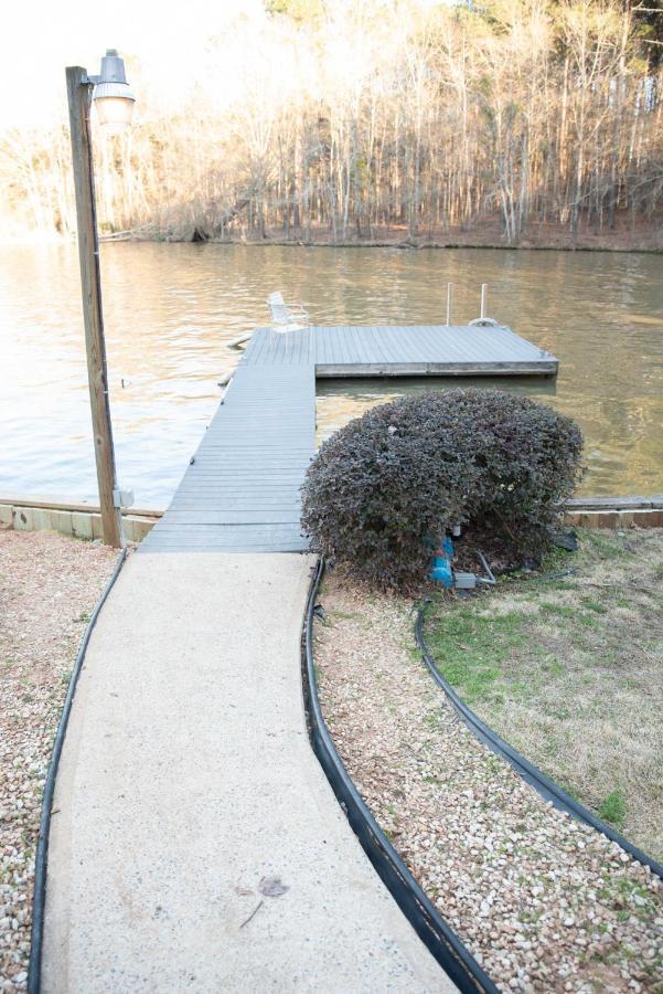 Lakefront Cottage With Private Hot Tub! Buckhead Exterior photo